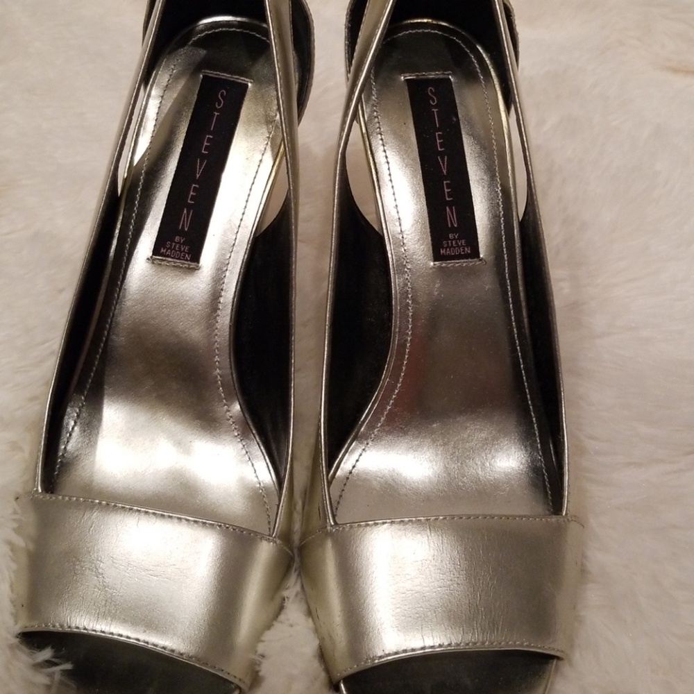 Shoe - Picture 4 of 4